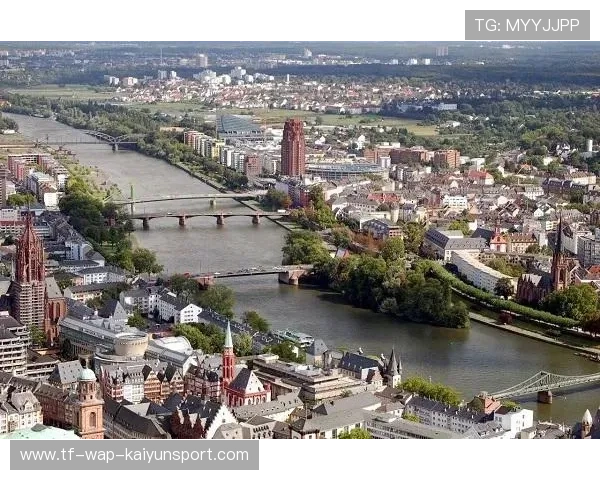 法兰克福将寻找一名兼顾构建与破坏的六号位